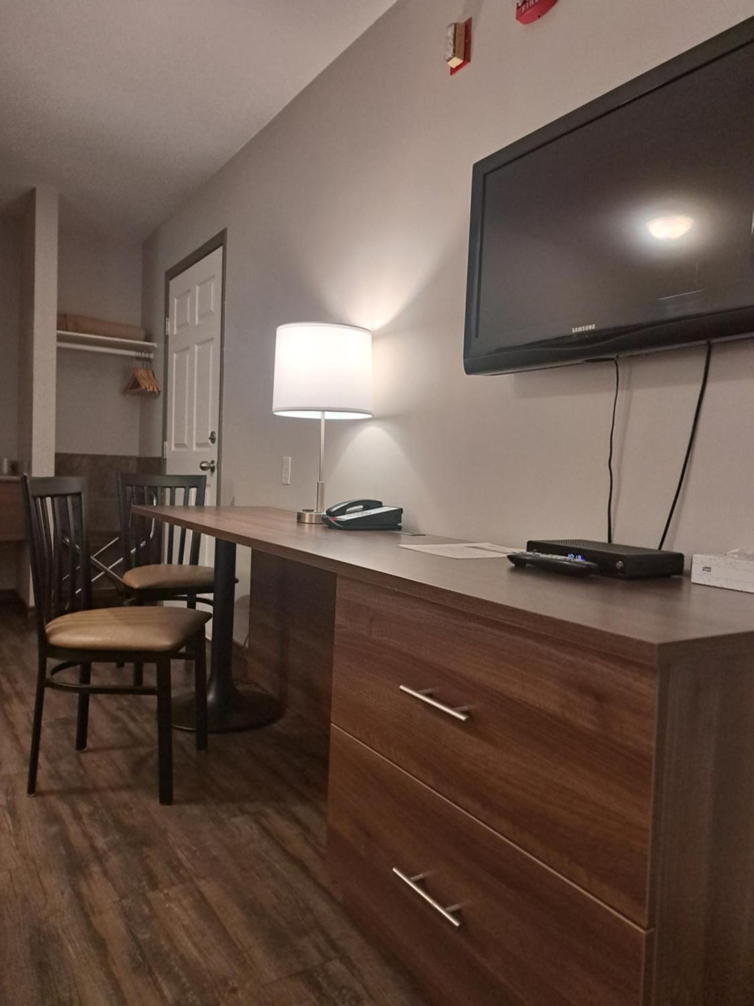 Bon Voyage Inn Prince George Bagian luar foto