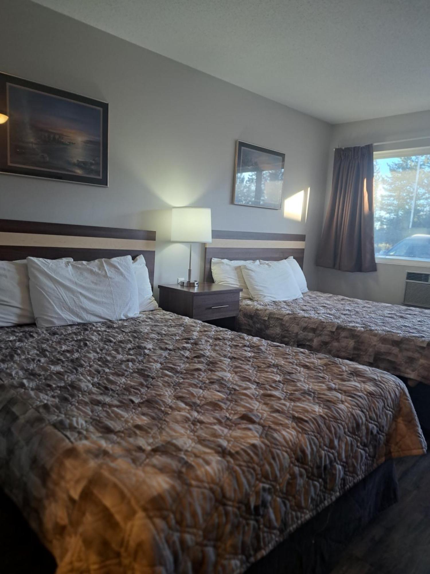 Bon Voyage Inn Prince George Bagian luar foto