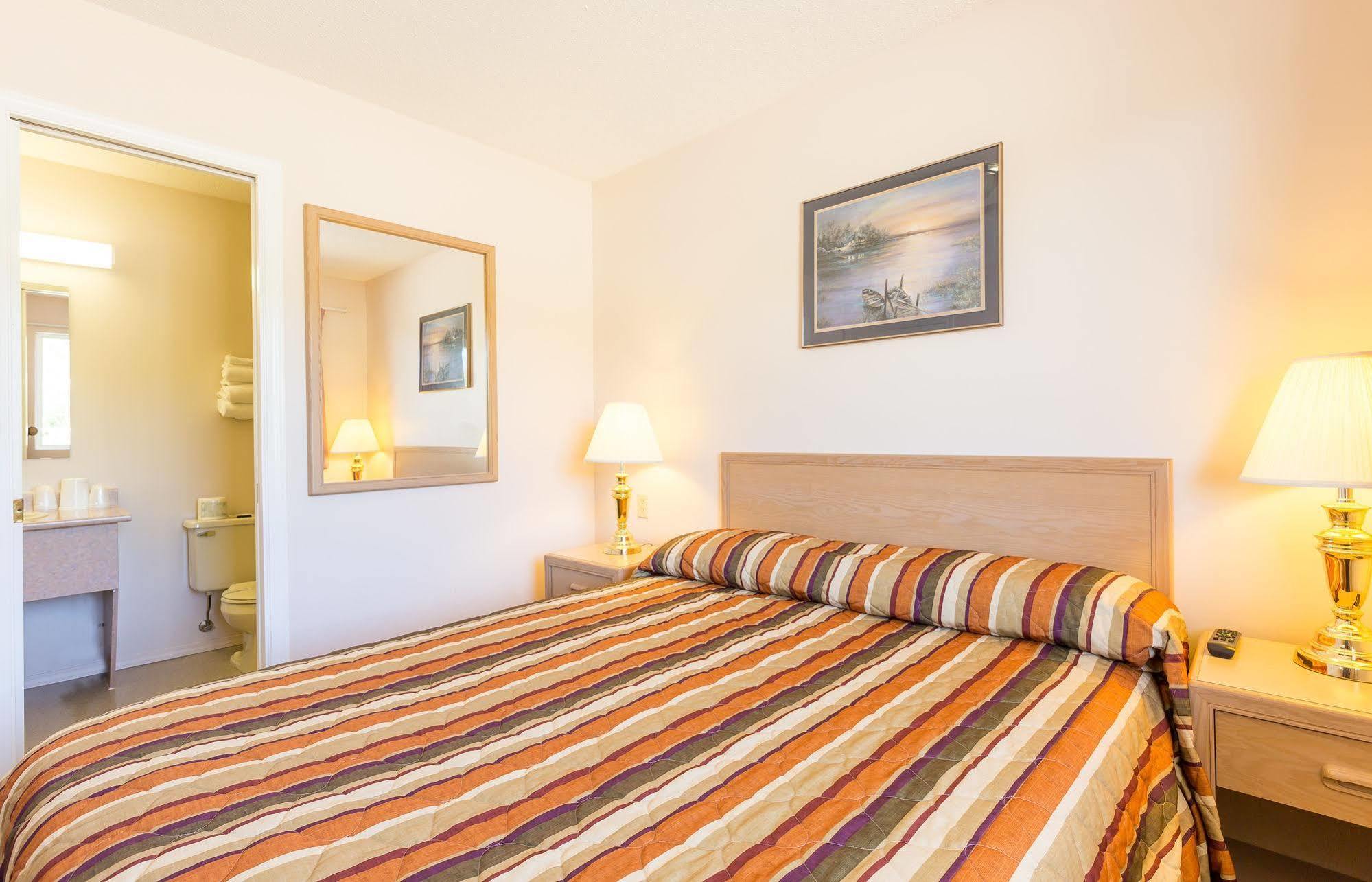 Bon Voyage Inn Prince George Bagian luar foto