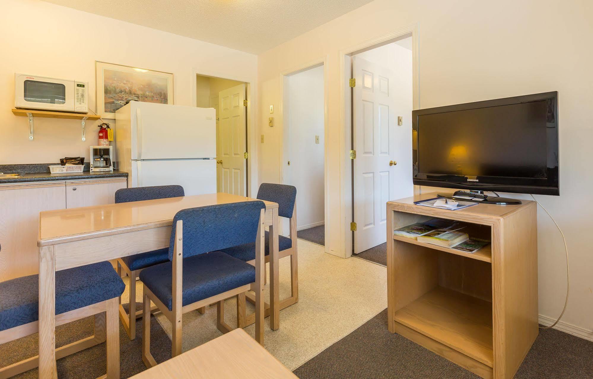 Bon Voyage Inn Prince George Bagian luar foto