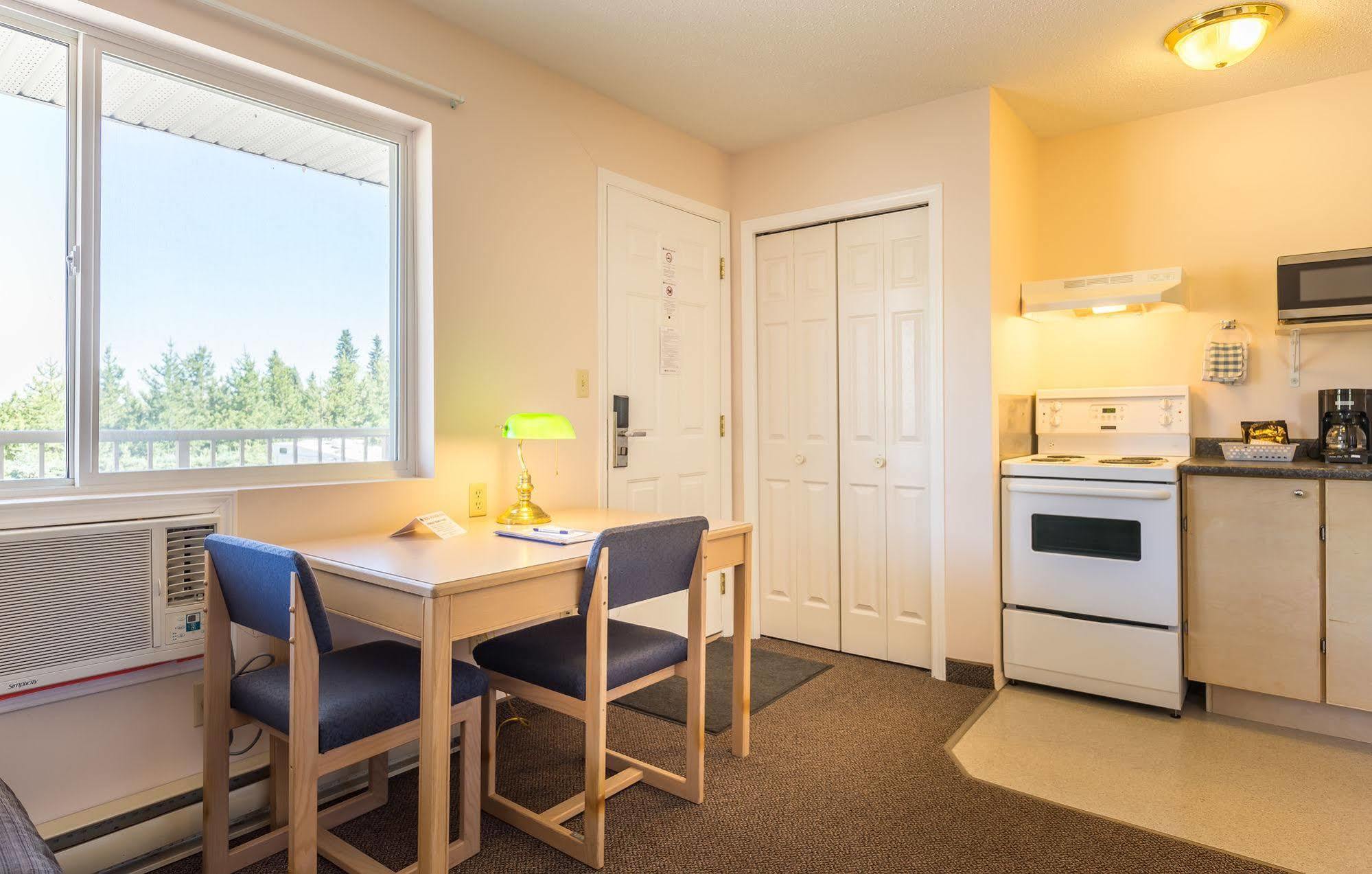 Bon Voyage Inn Prince George Bagian luar foto