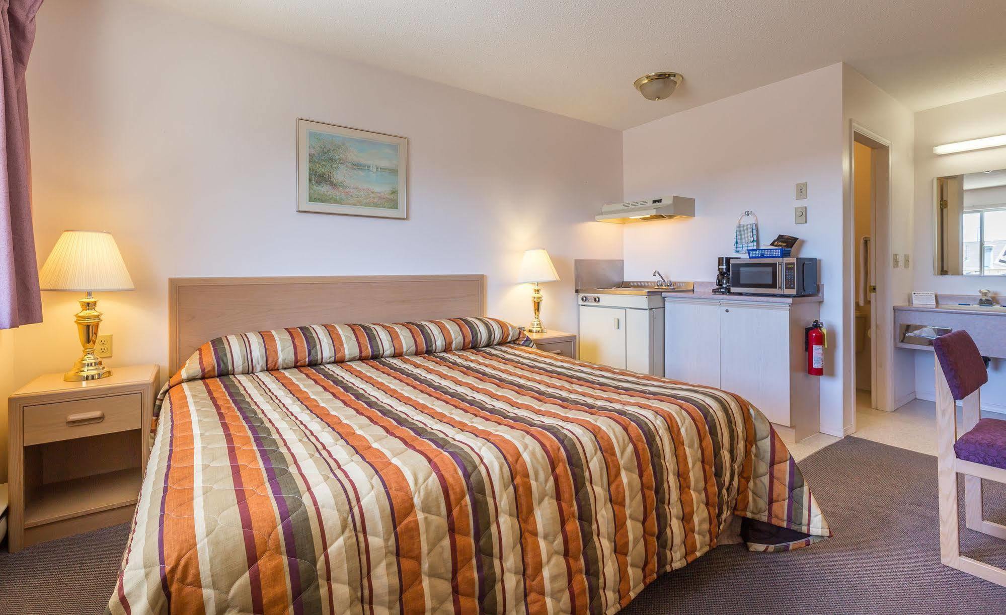 Bon Voyage Inn Prince George Bagian luar foto