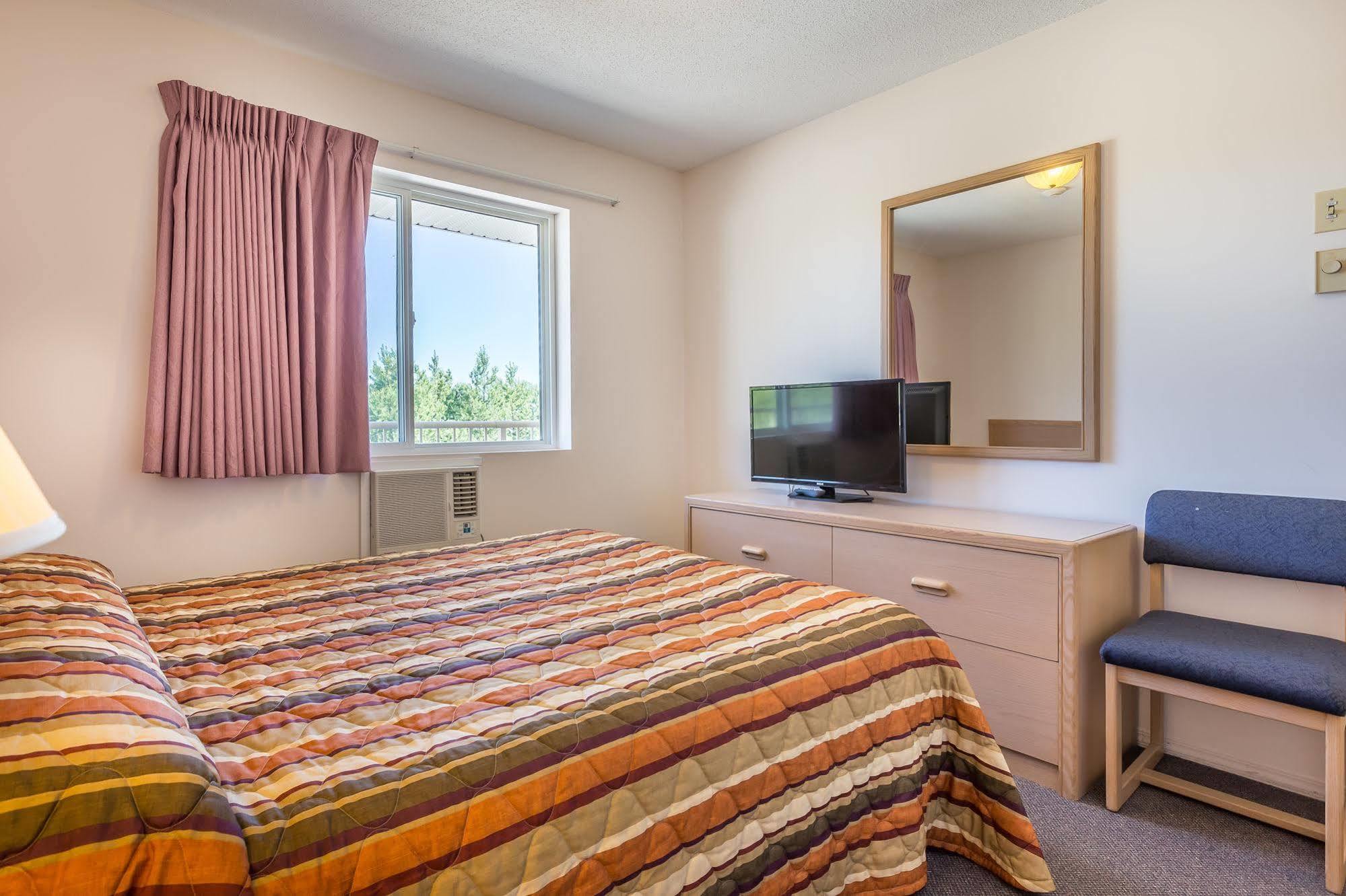 Bon Voyage Inn Prince George Bagian luar foto