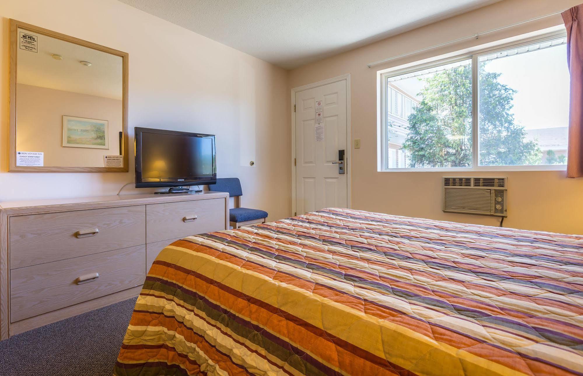 Bon Voyage Inn Prince George Bagian luar foto