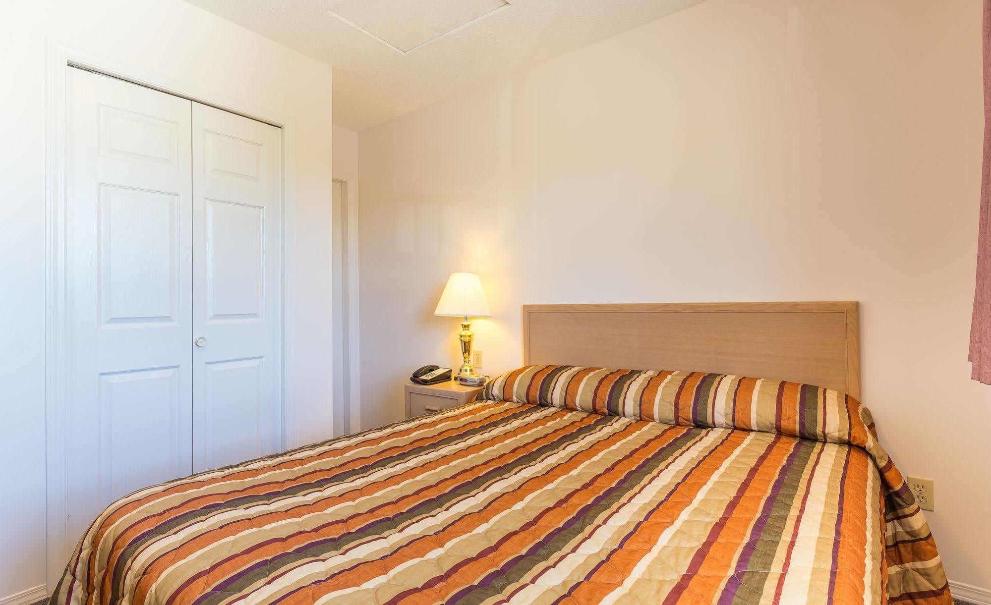 Bon Voyage Inn Prince George Bagian luar foto