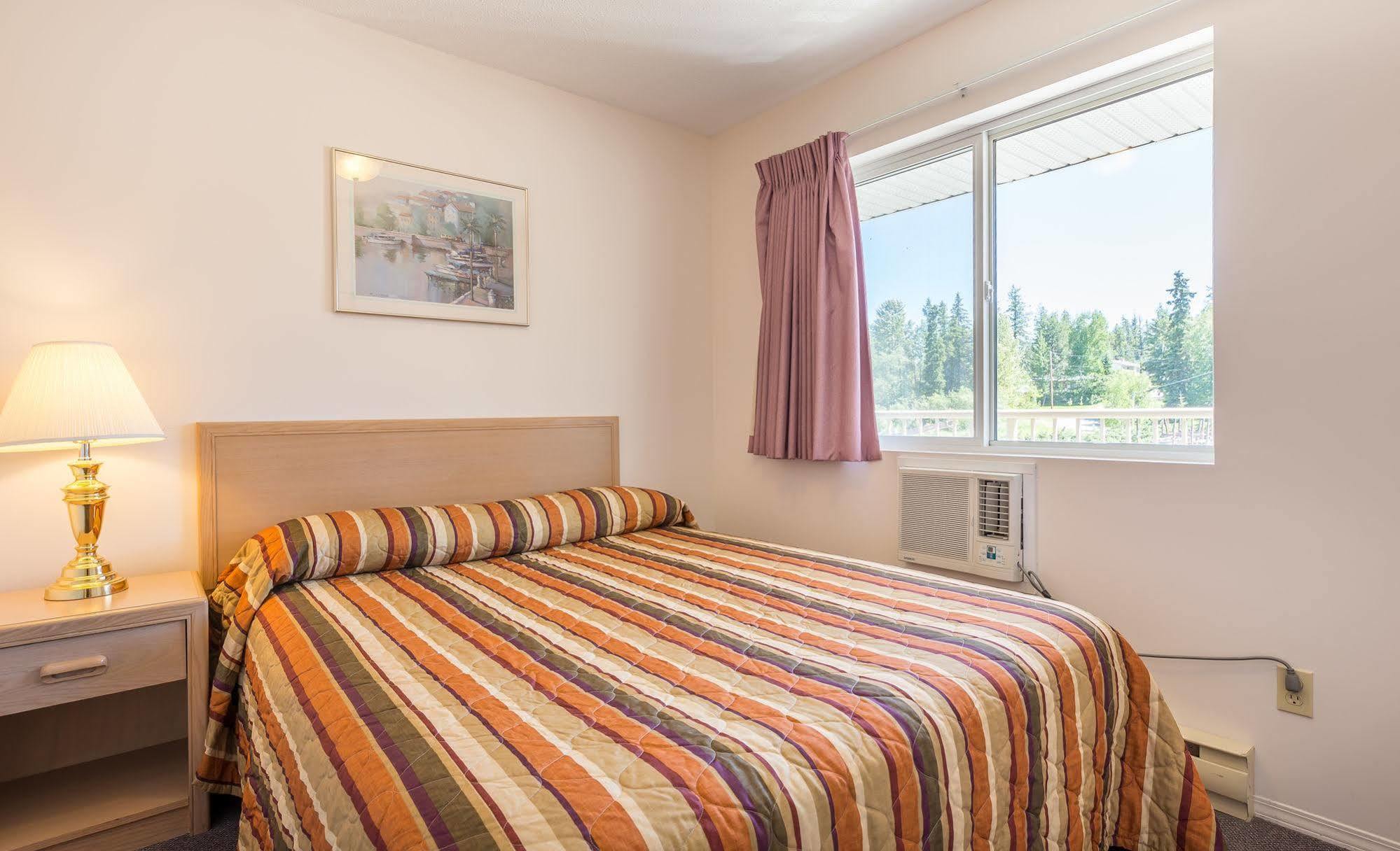 Bon Voyage Inn Prince George Bagian luar foto